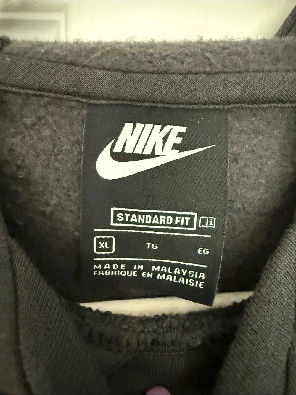 Nike NYC 'The Big Apple' Black Pullover Hoodie with Apple Graphic- size XL